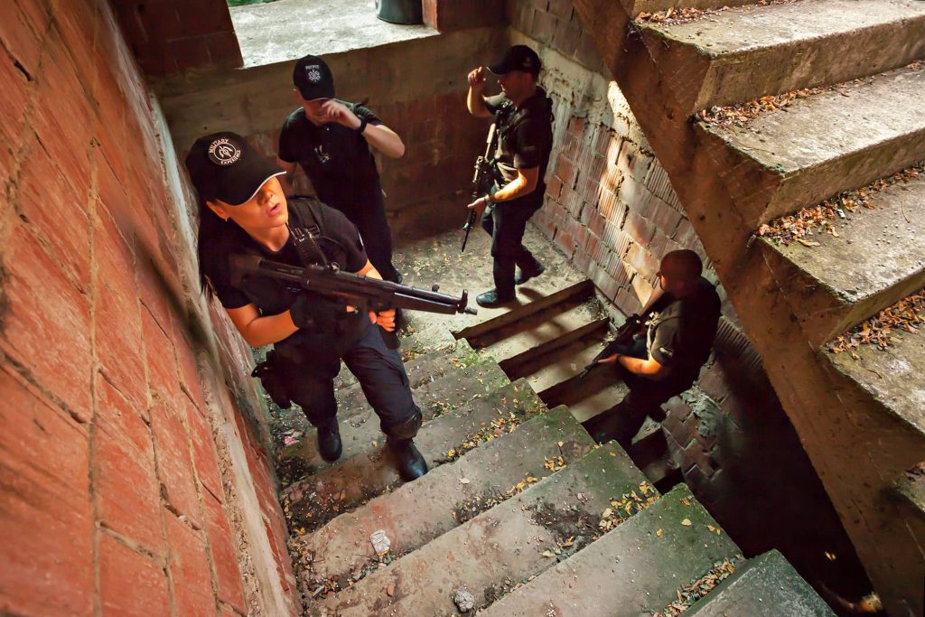 team building ekipa od četiri člana u cqb misiji