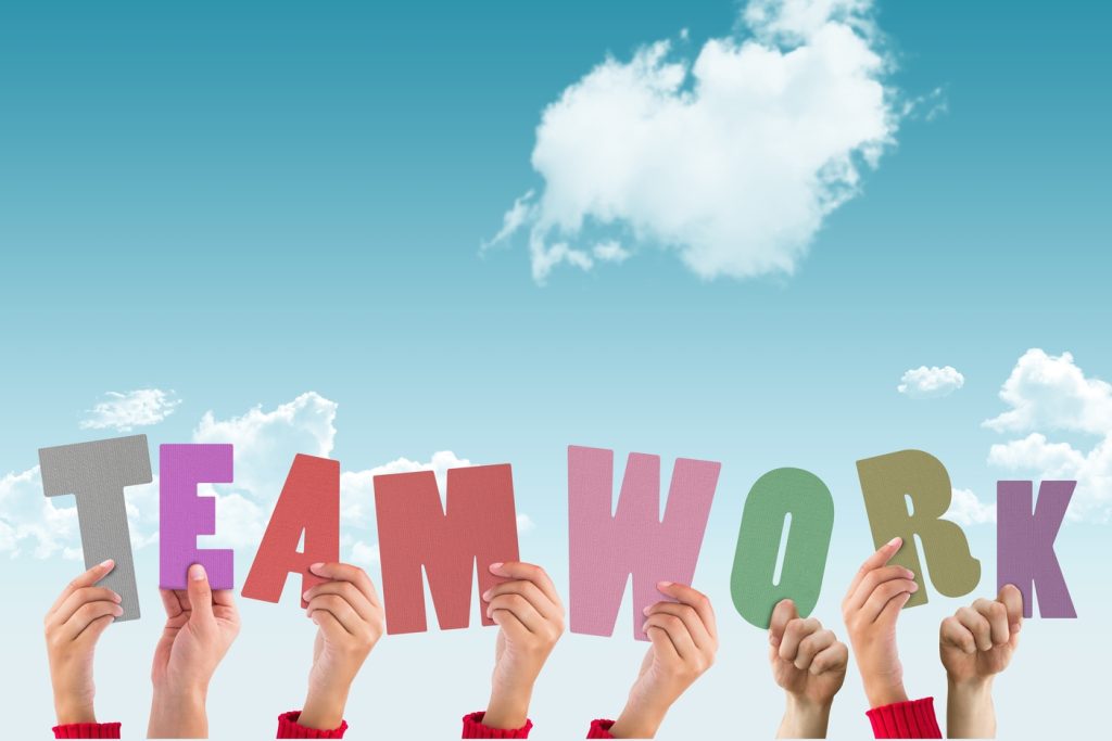 korporativna borbena spremnost i team work natpis
